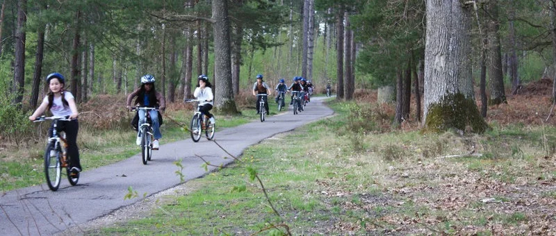 Le paradis des enfants · La piste cyclable, les enfants peuvent profiter du plaisir de faire du vélo