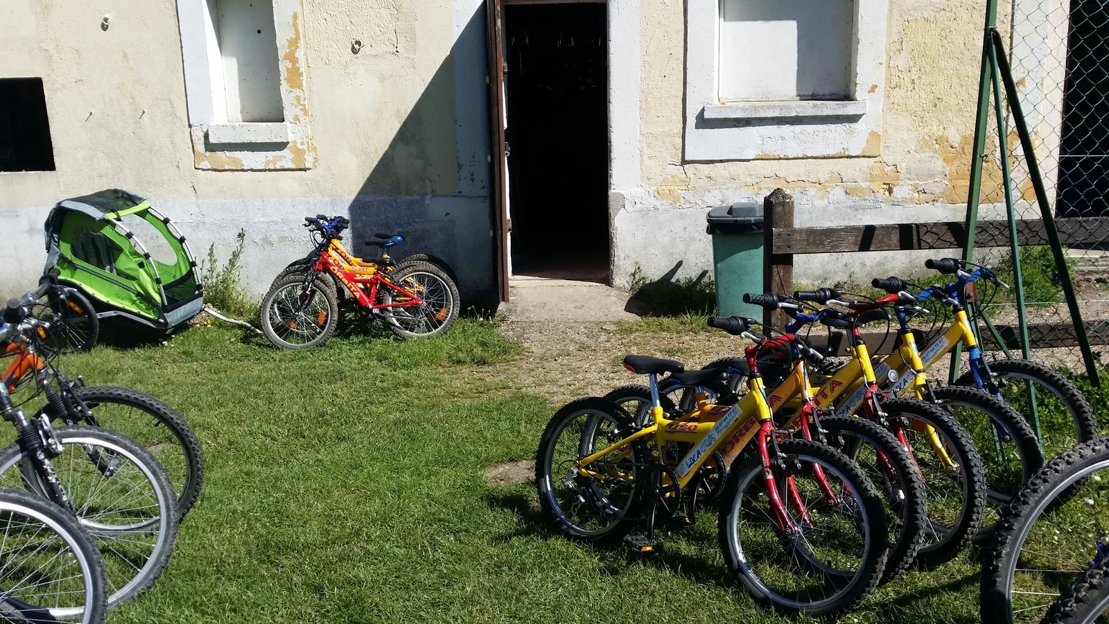 Vélos enfants et remorque
